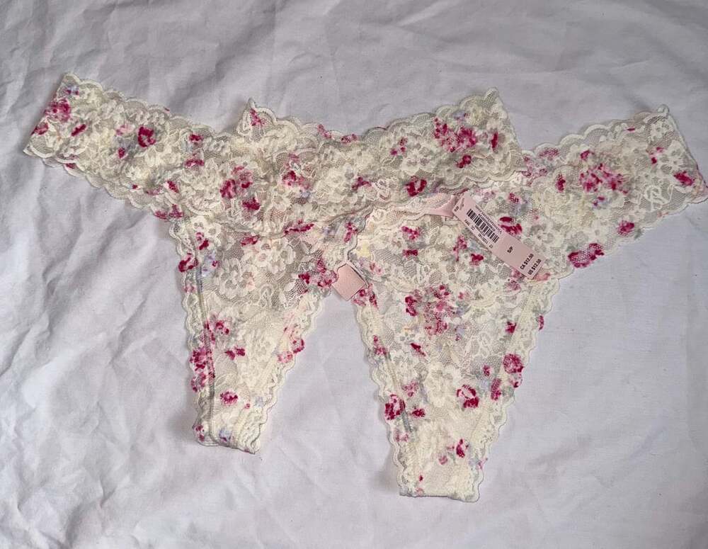 2 New Vs Pink Lace Trim thong Panty Size Small Floral
